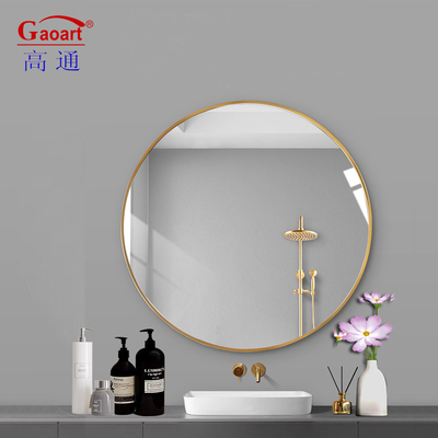 Stylish Living Room Decoration with Decorative Oval Wall Mirror in Elegant Style