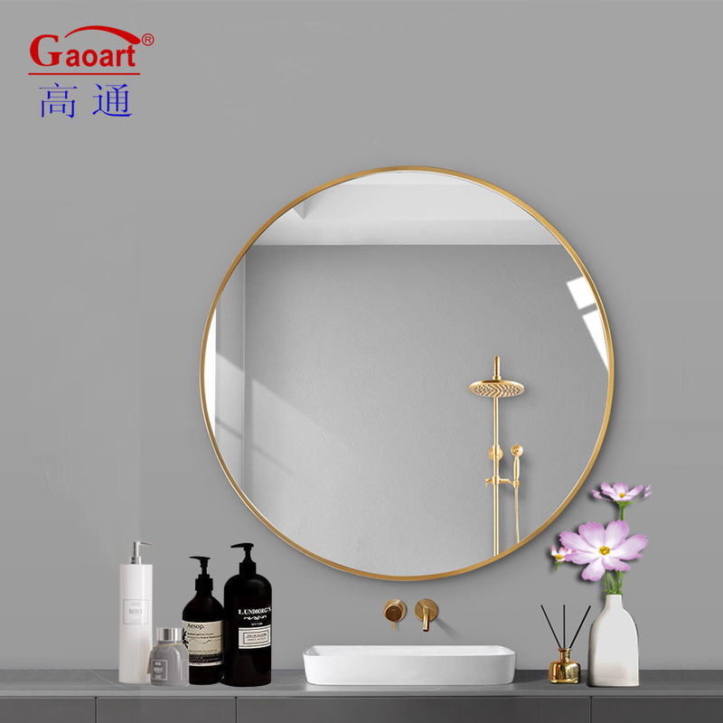 Stylish Living Room Decoration with Decorative Oval Wall Mirror in Elegant Style
